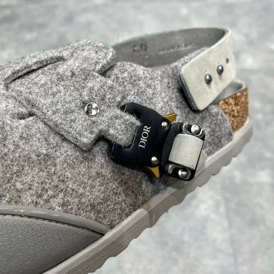 أحذية باللون الأسود والرمادي والأبيض العاجي