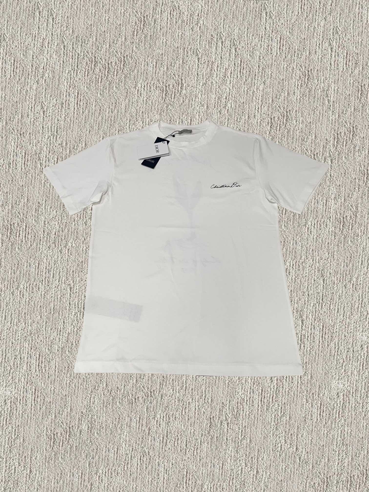 Black and White T-shirt - FashionHype.xyz