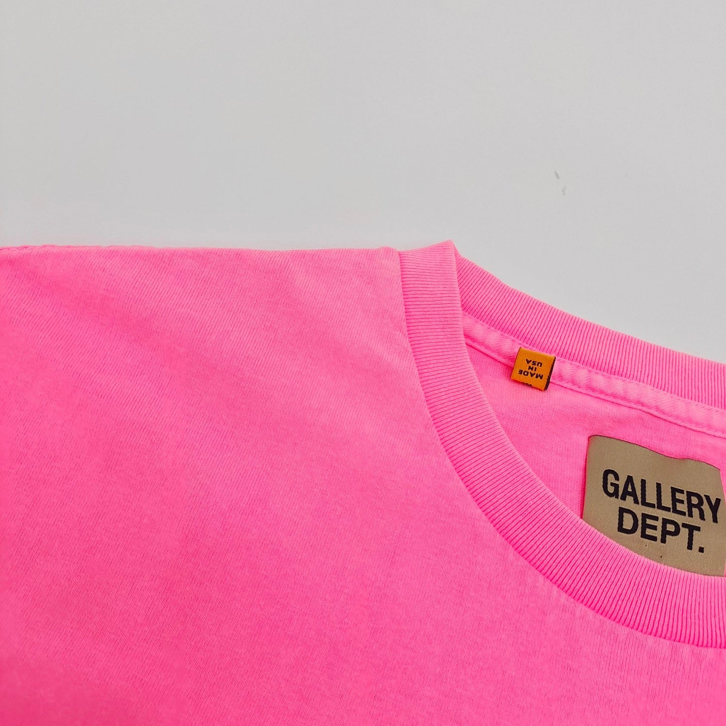 تي شيرت عضوي باللون الأصفر والوردي والأصفر