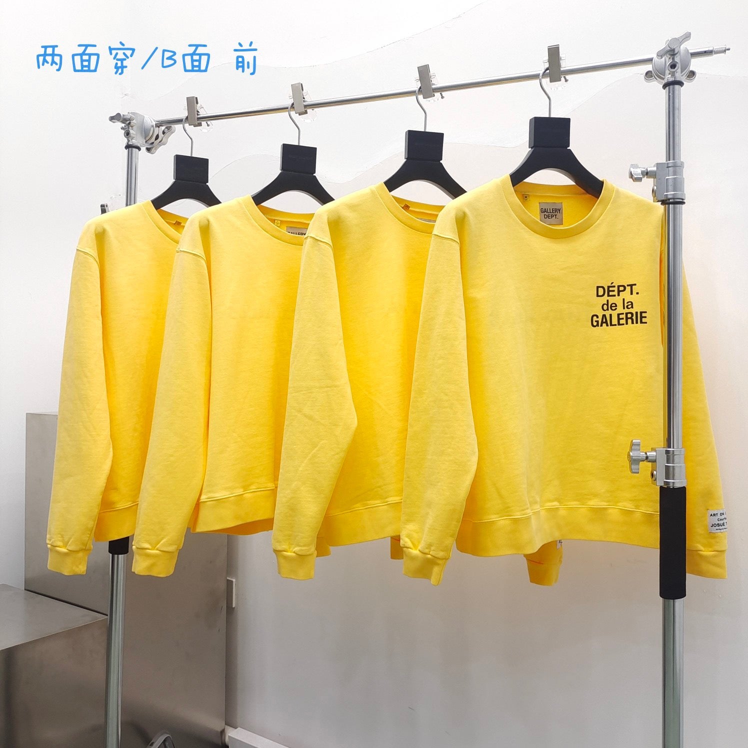 Gelbes Sweatshirt