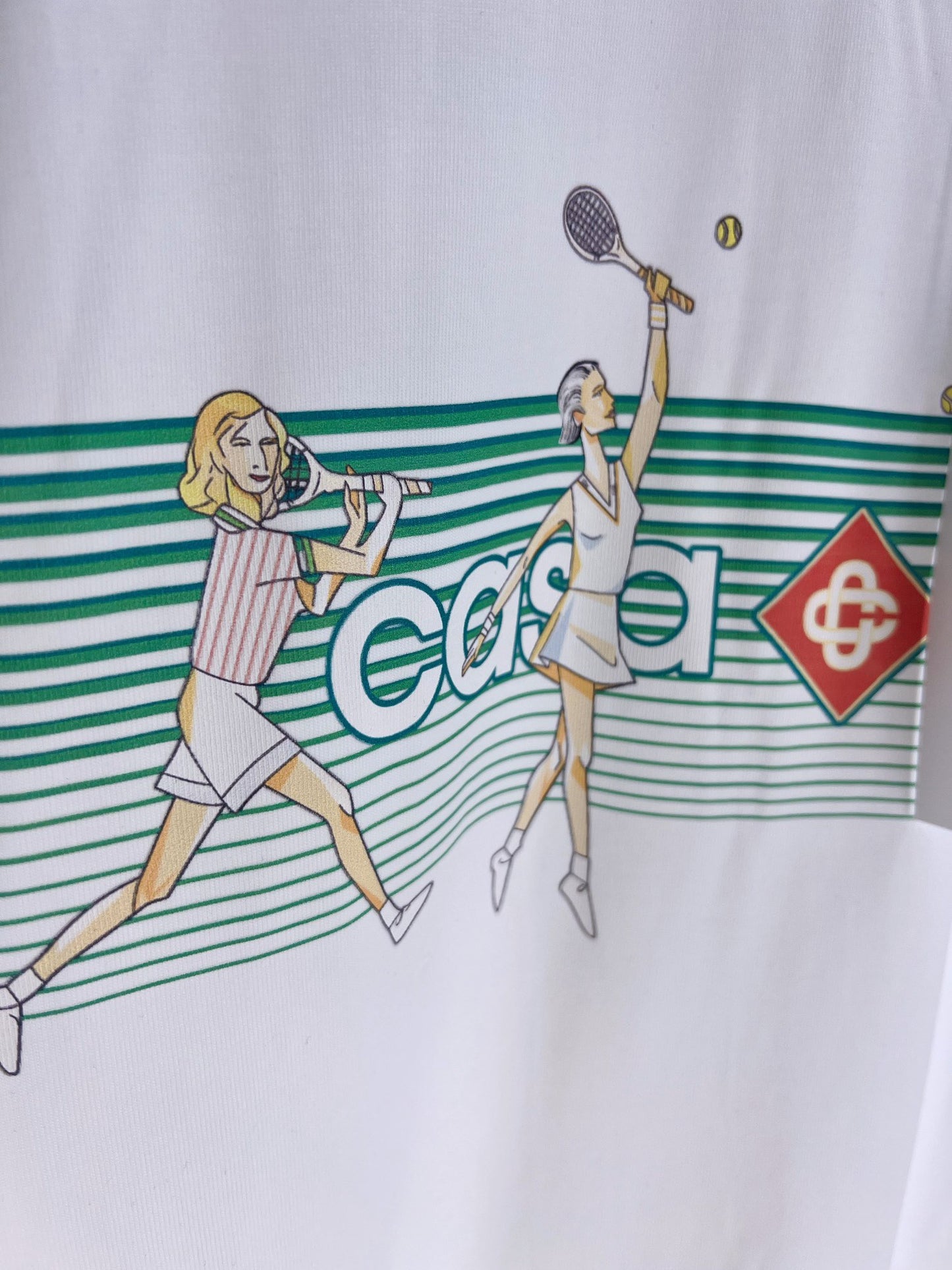 Camiseta azul y blanca