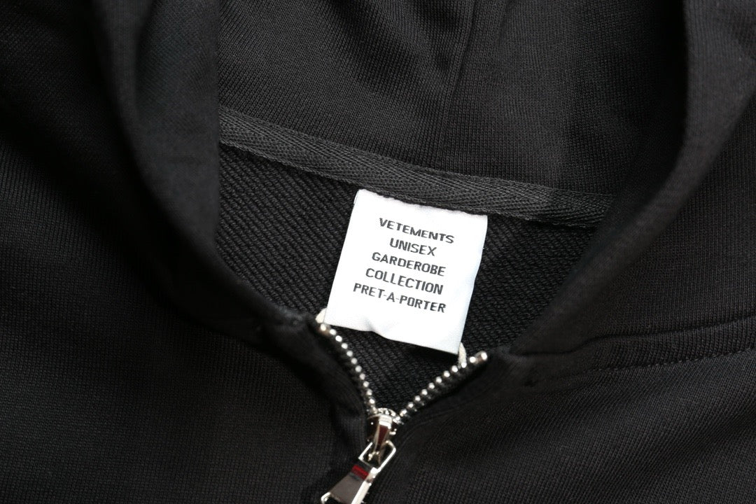 Schwarzer Hoodie