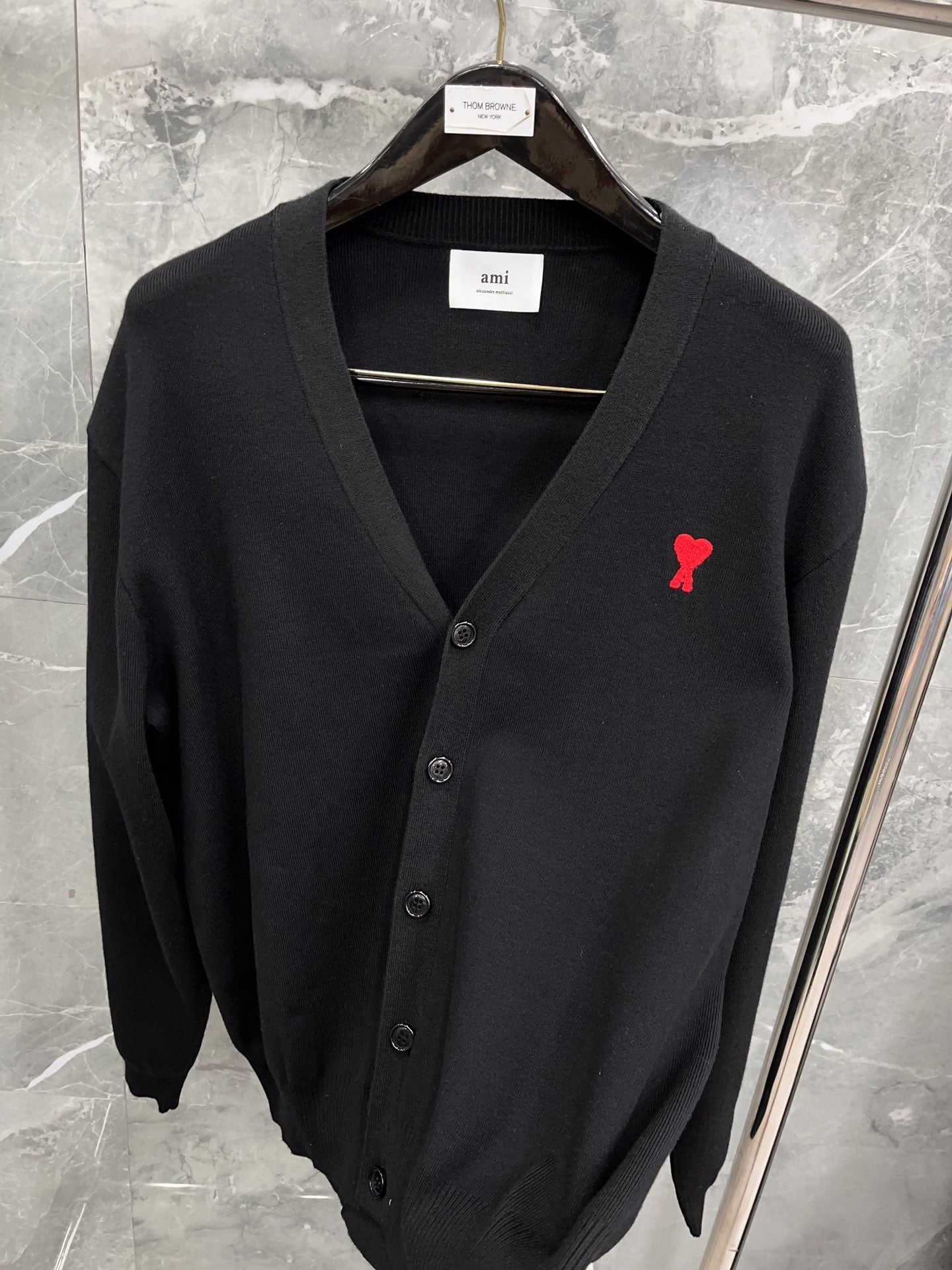 سترة متعددة الألوان