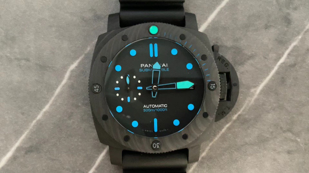 Schwarze Uhr