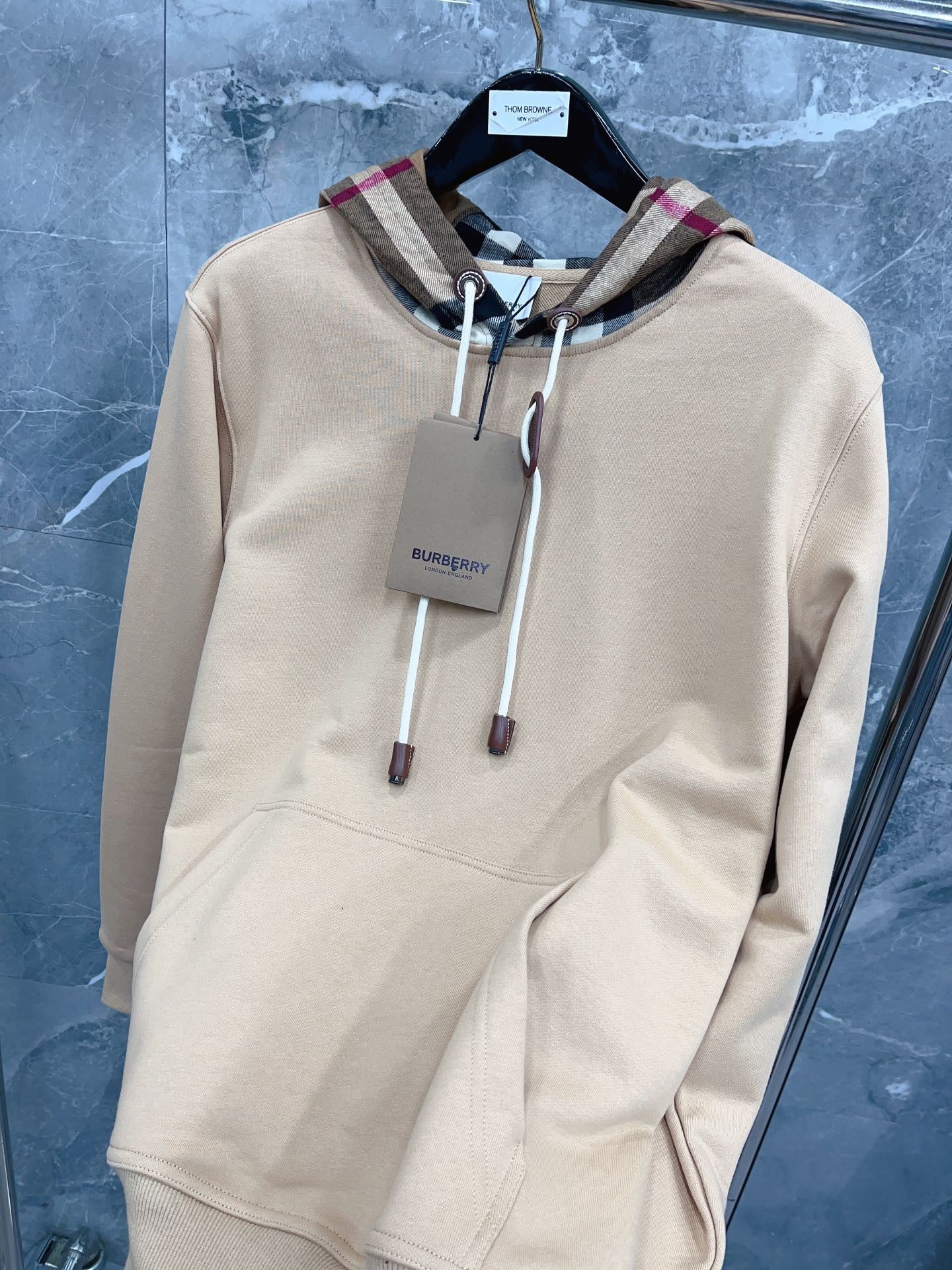 هودي أسود، أزرق غامق، رمادي وكاكي