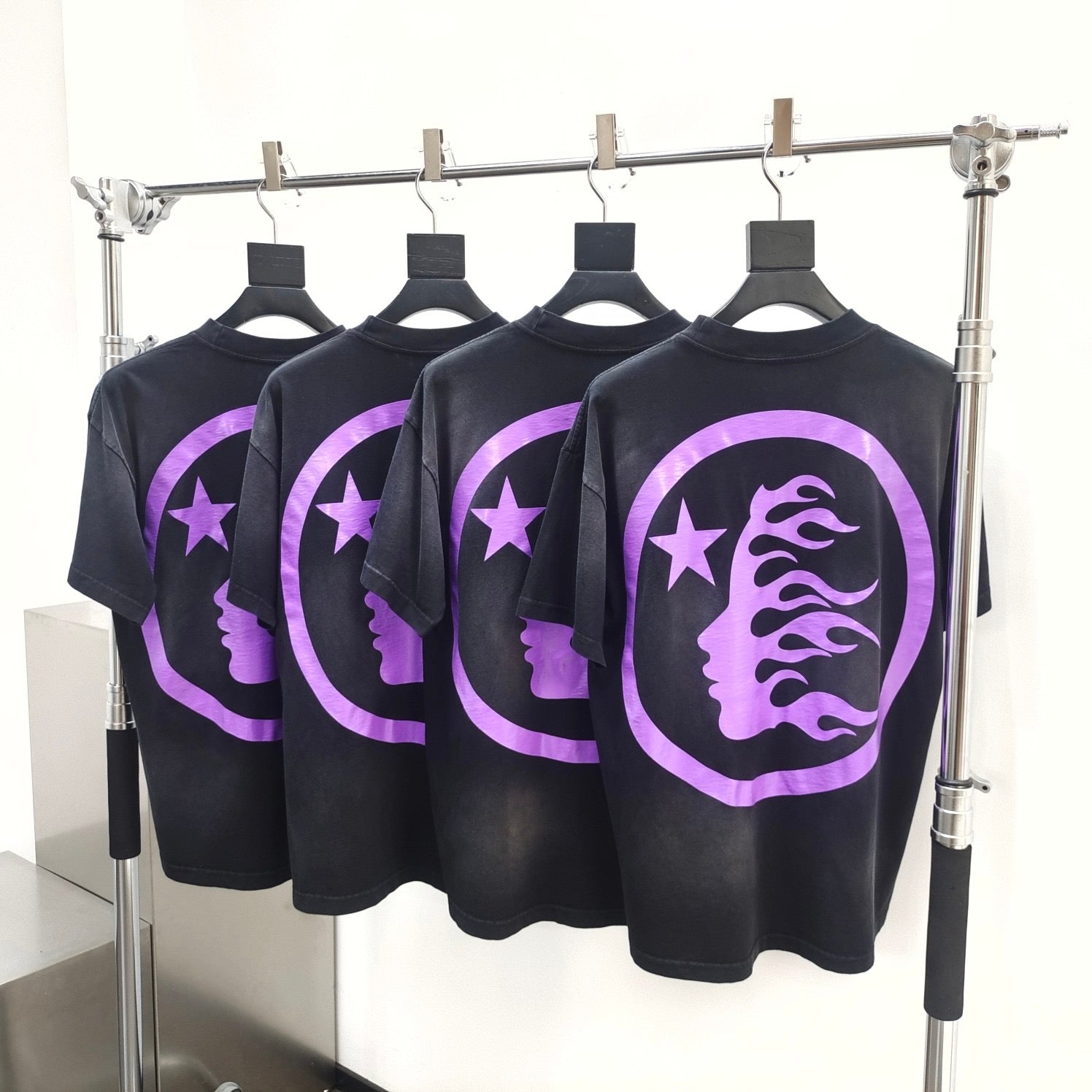 Dunkelschwarzes T-Shirt