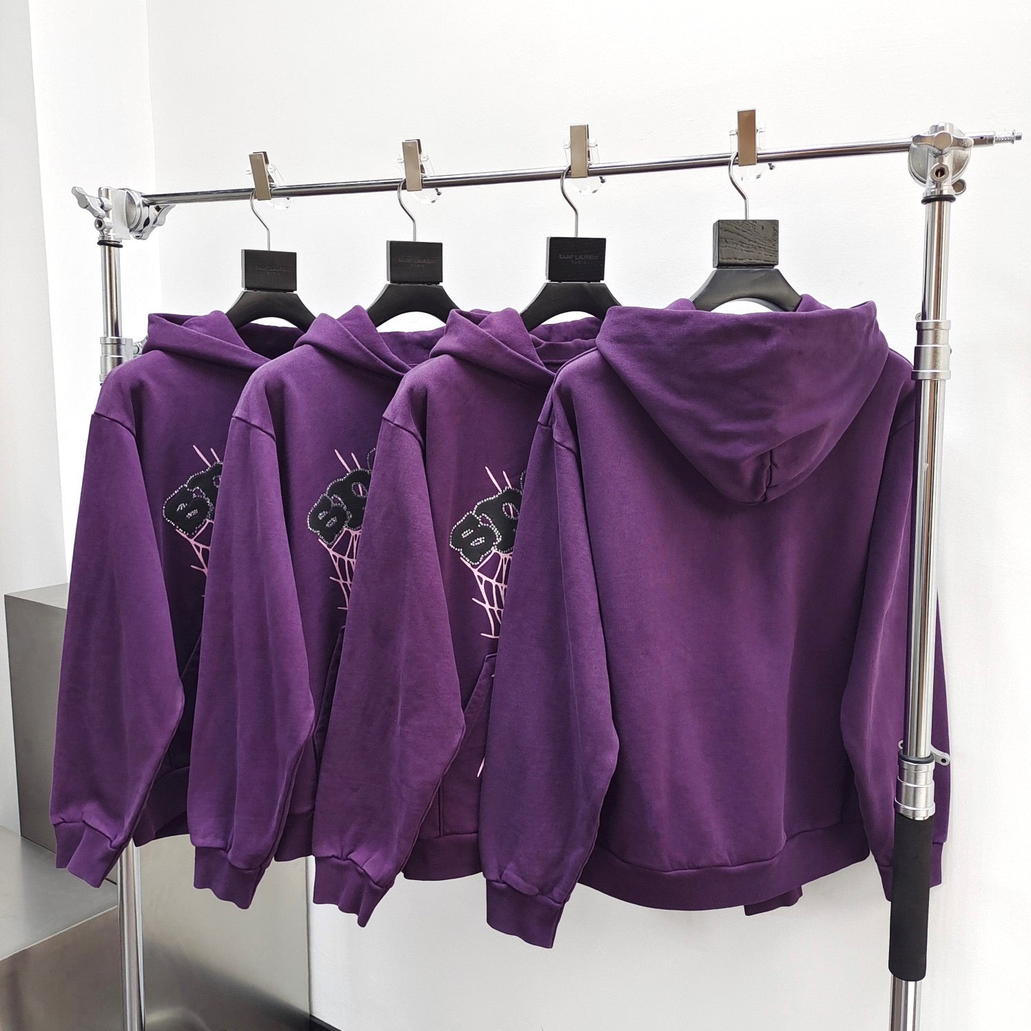 Lila Kapuzenpullover