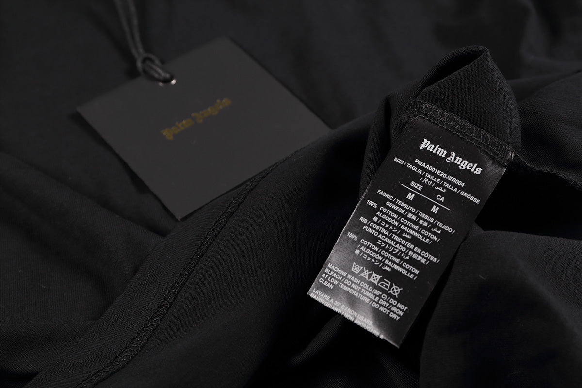 Schwarz-weißes T-Shirt