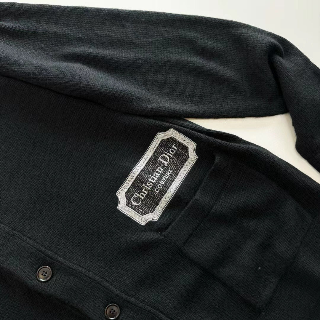 Schwarze und graue Jacke