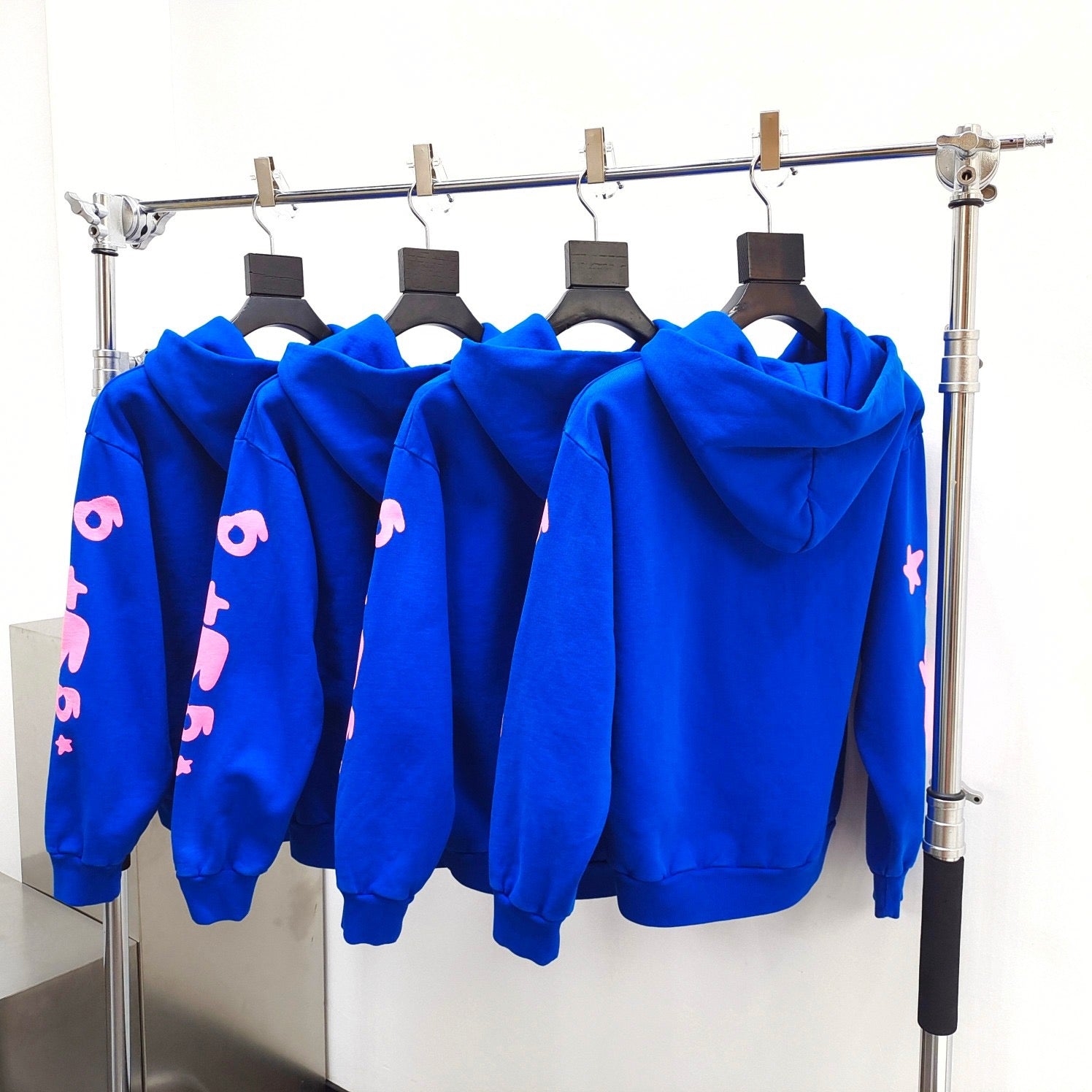 Blauer Hoodie