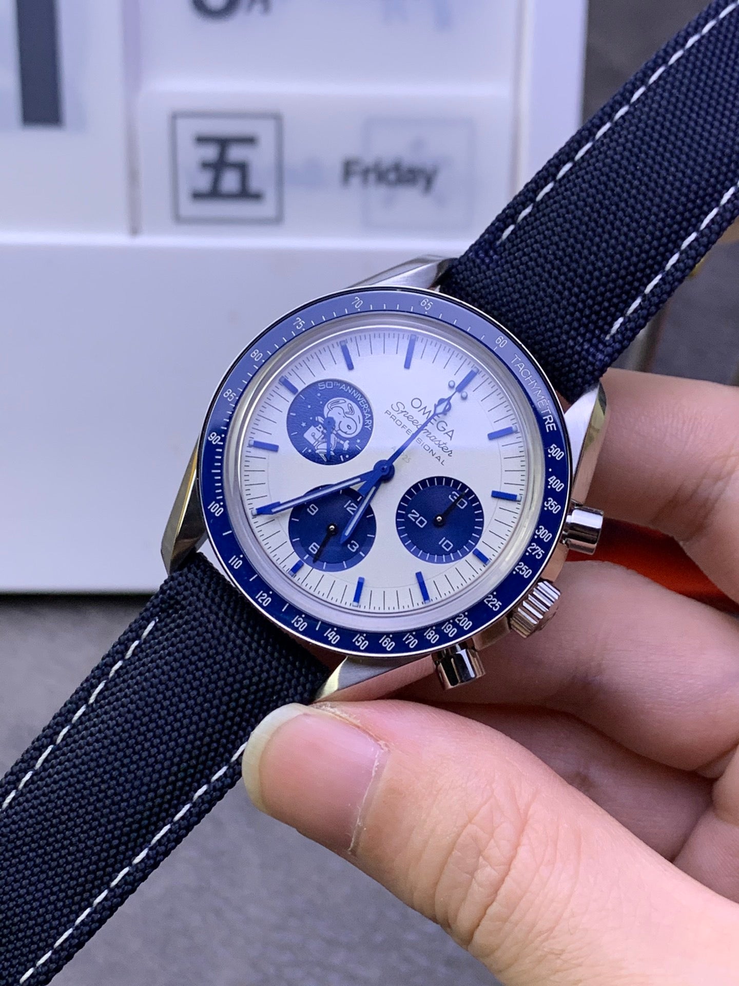 Schwarze Uhr