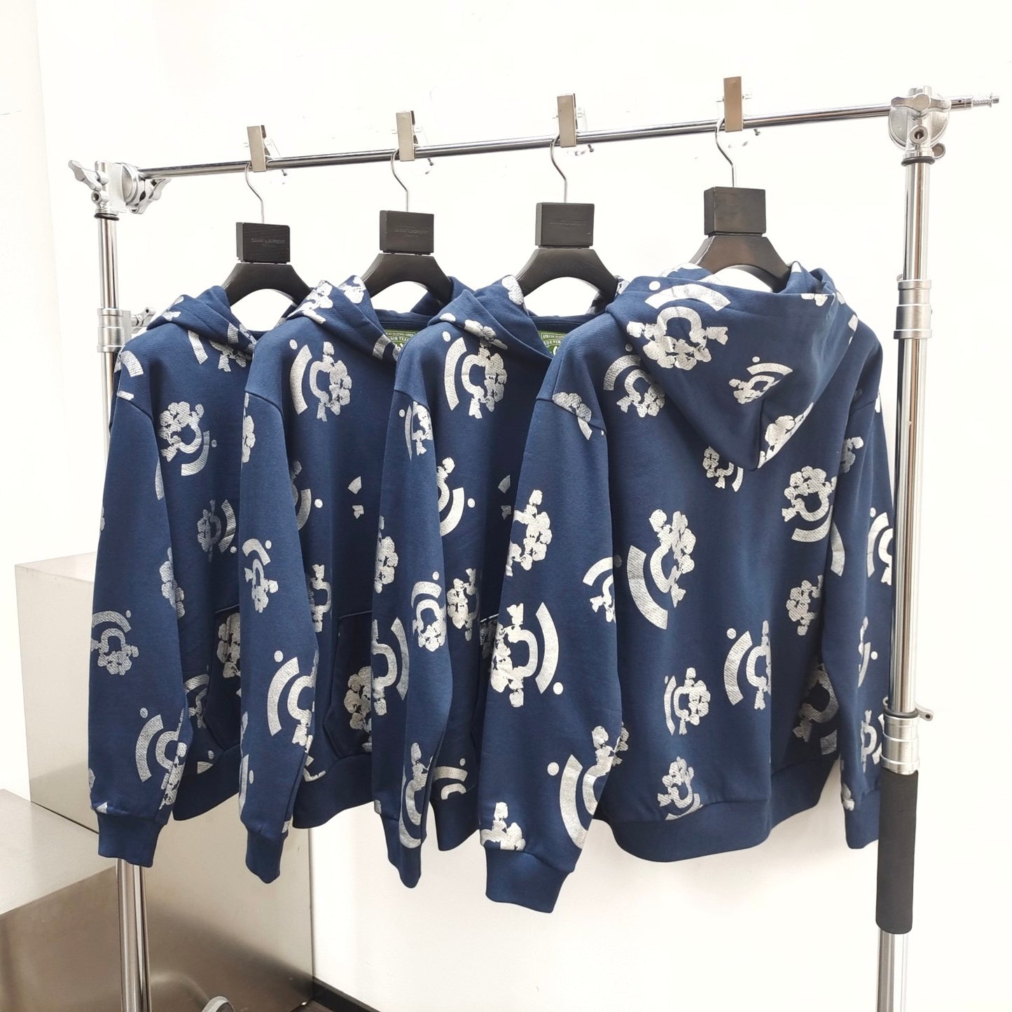 Sudadera con capucha azul marino