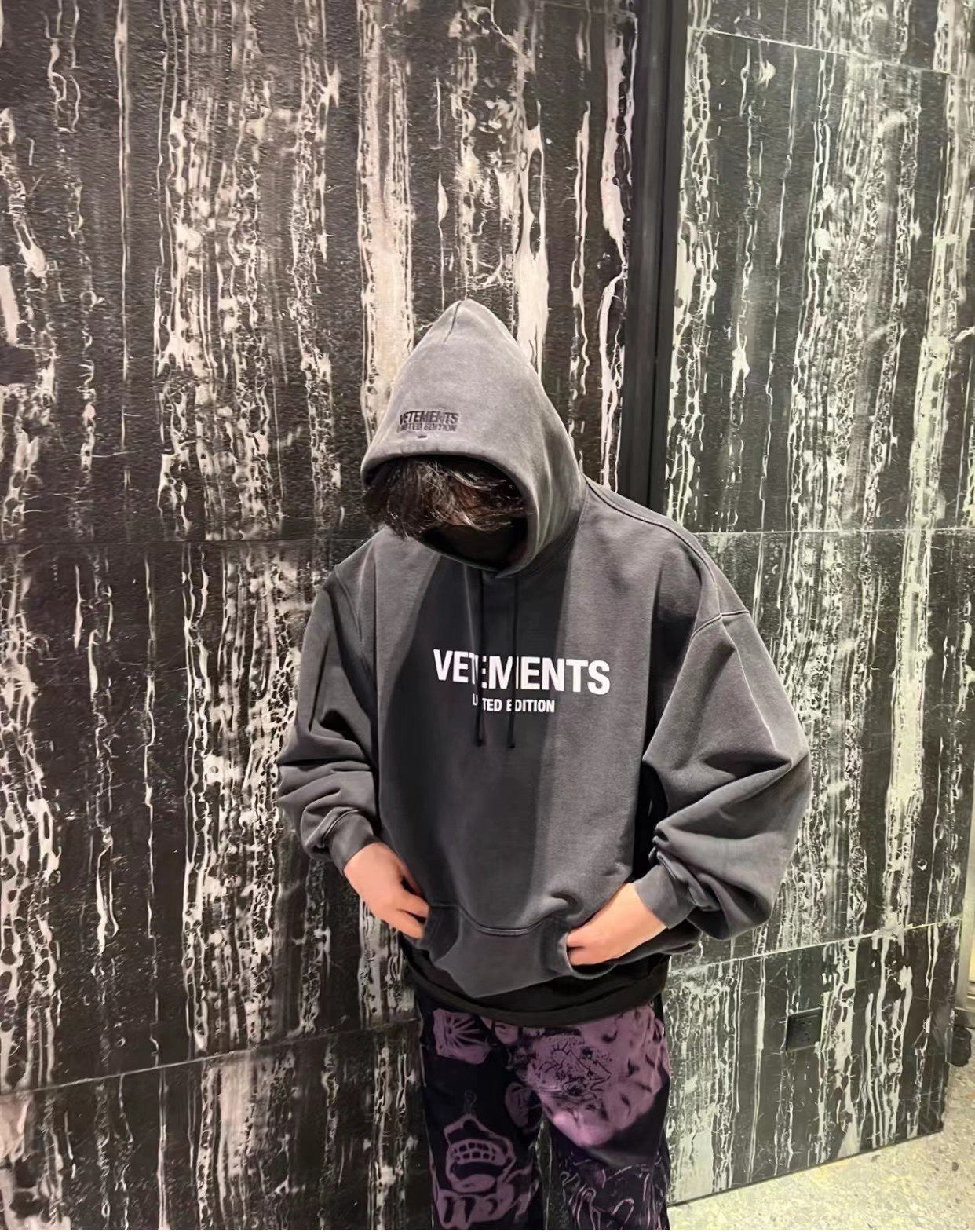 Schwarzer Hoodie