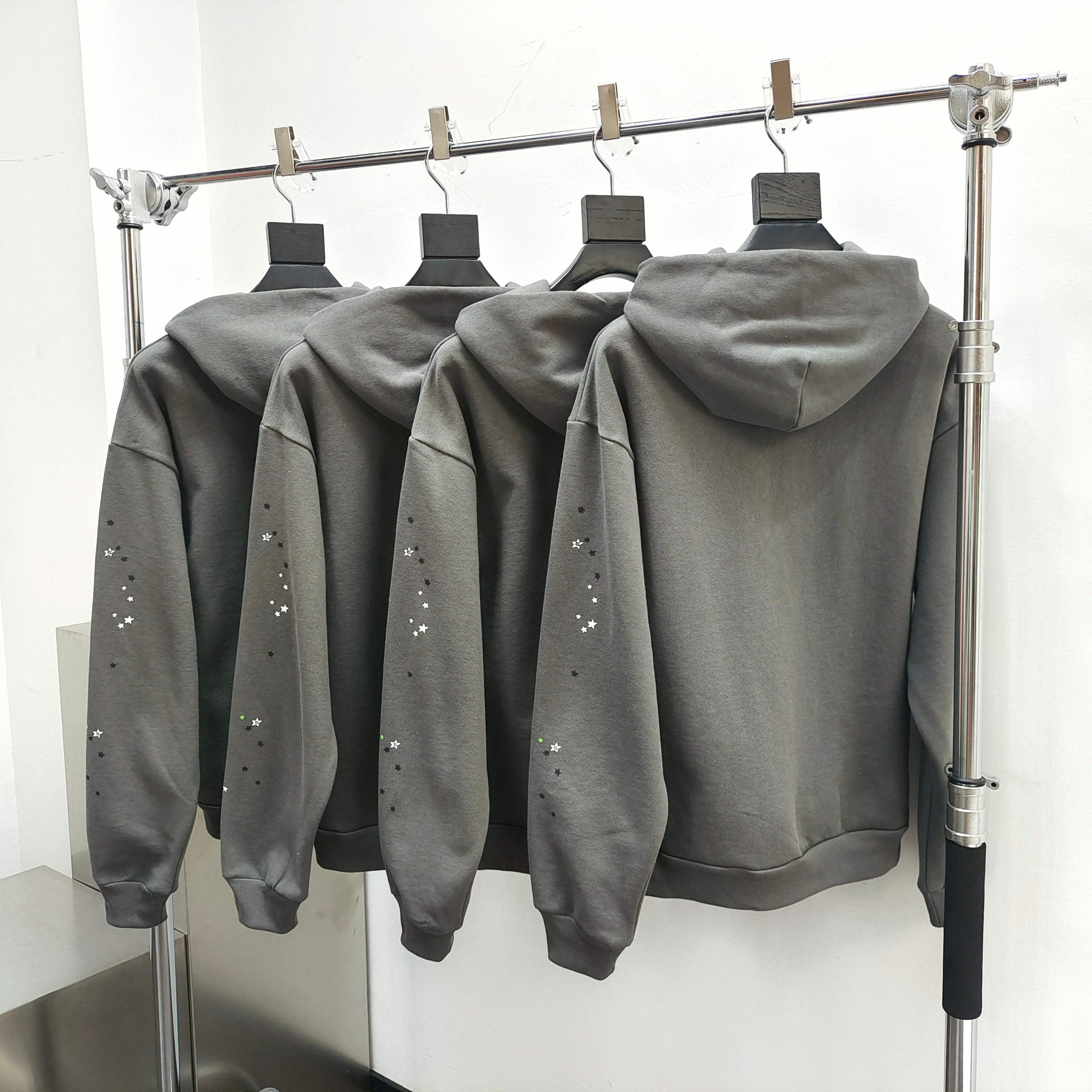 Grauer Hoodie