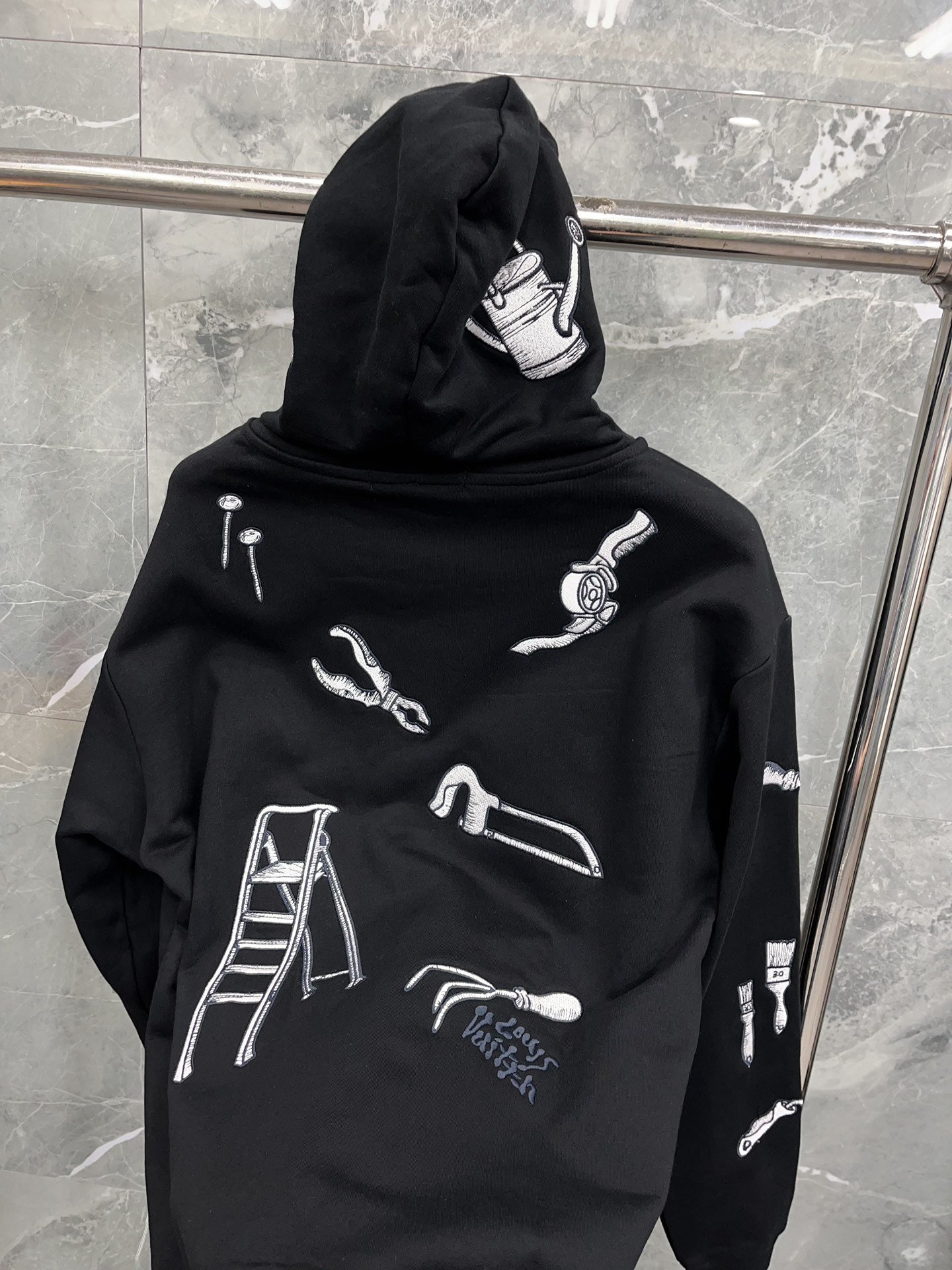 Schwarzer Hoodie