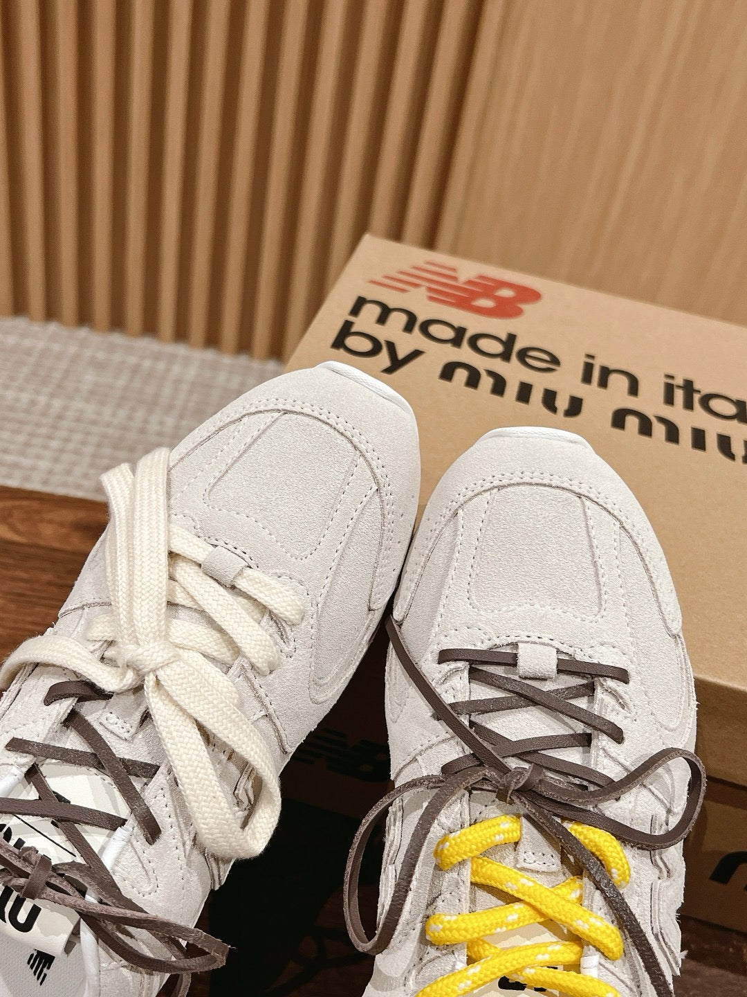 Mehrfarbige Schuhe