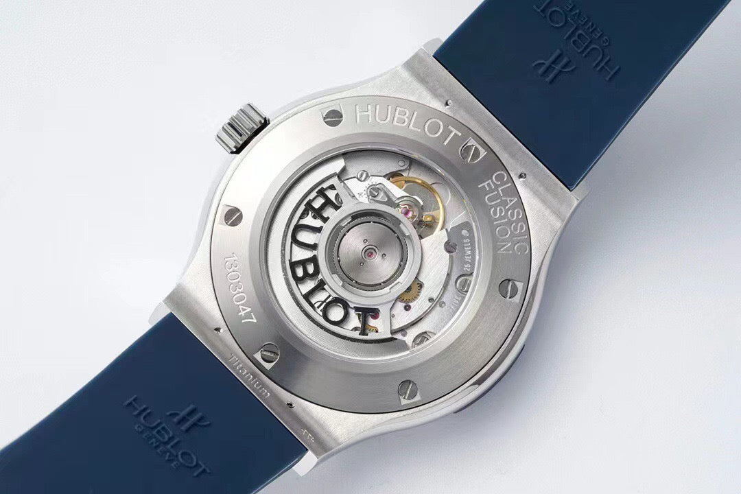Blau-weiße Uhr