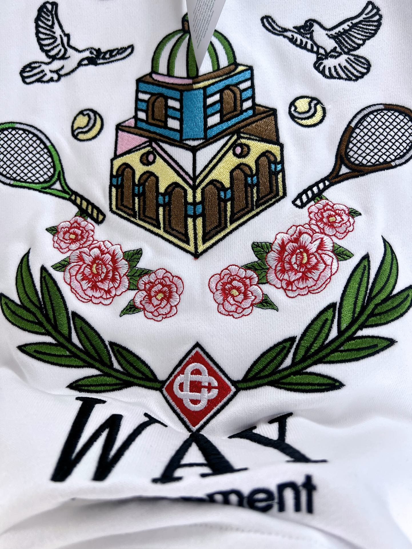 weißes und graues Sweatshirt