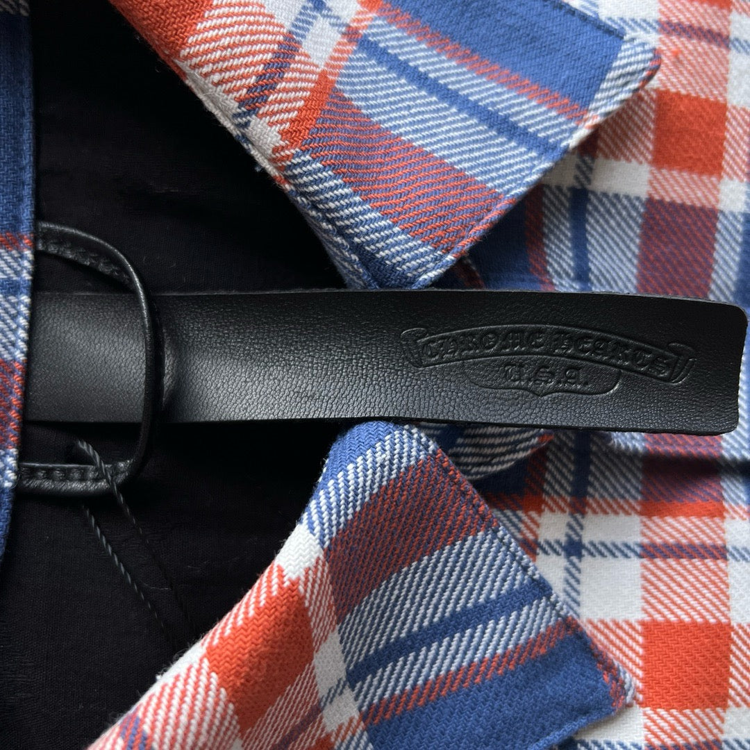 سترة حمراء وزرقاء