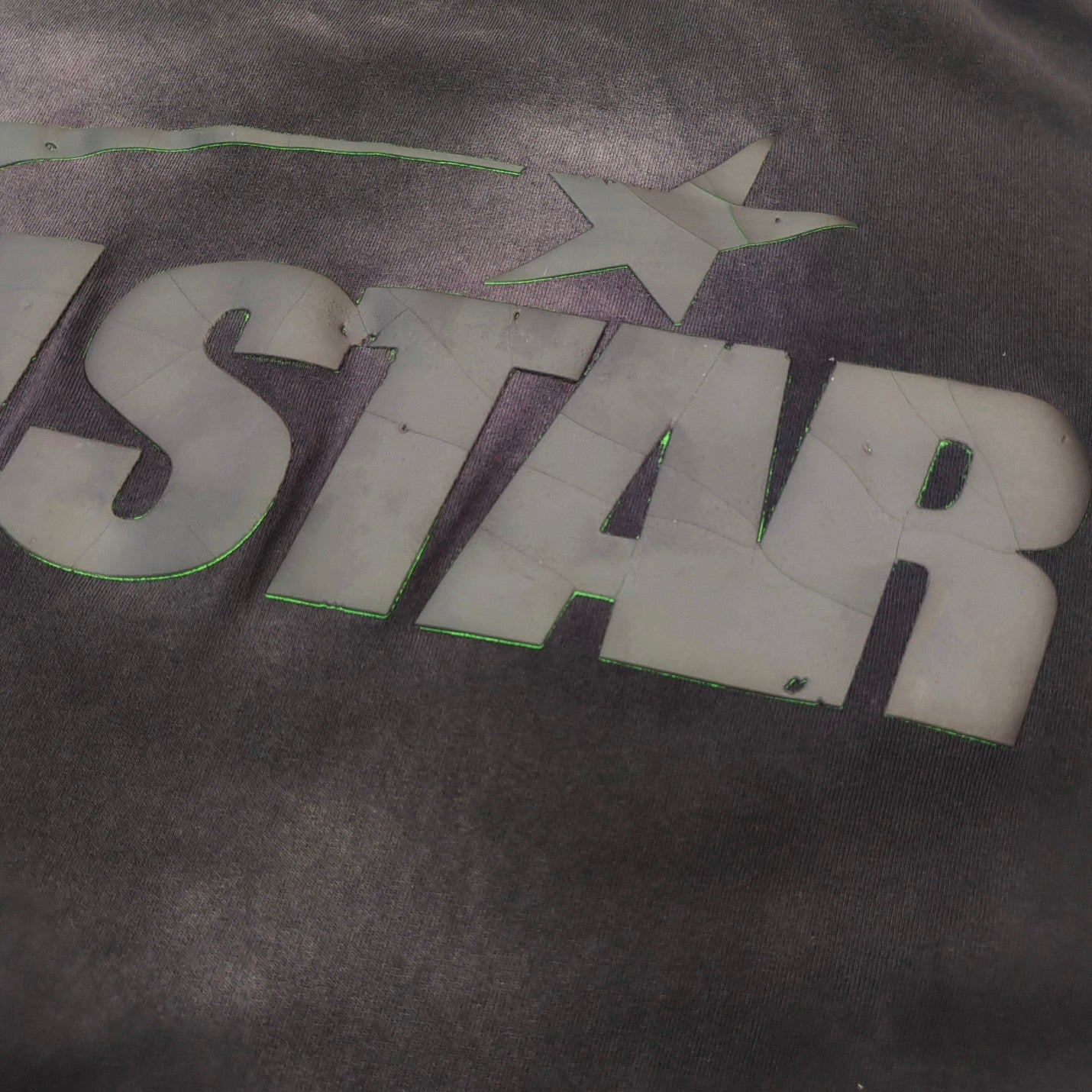 Dunkelschwarzes T-Shirt