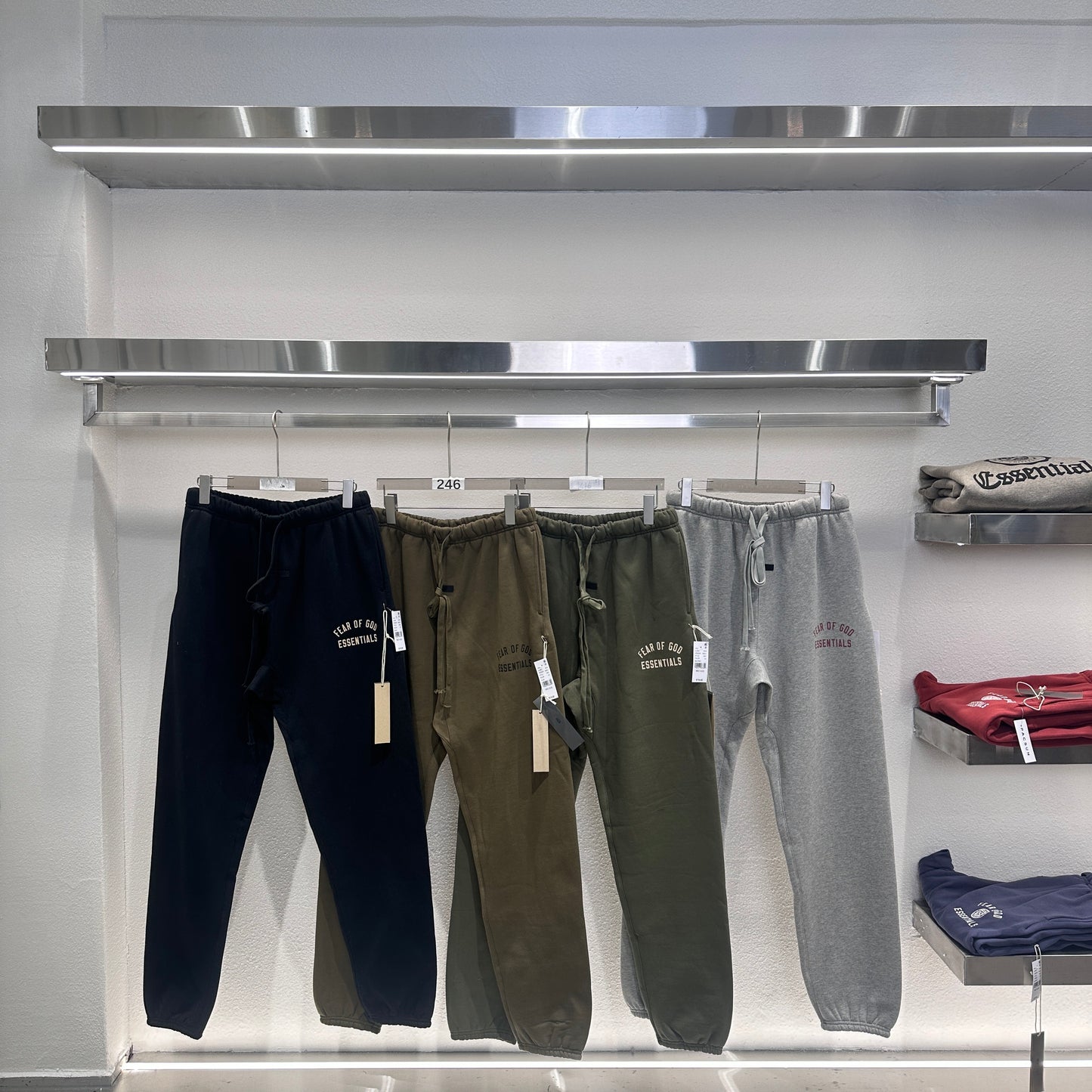 بنطال متعدد الألوان