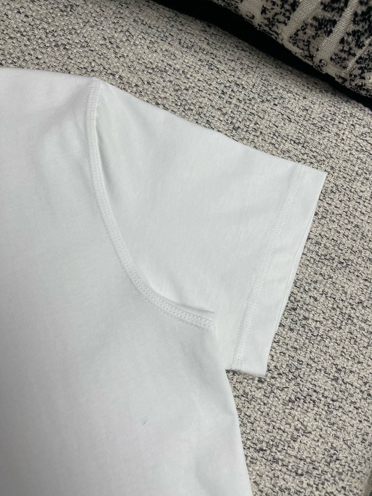 Mehrfarbiges T-Shirt