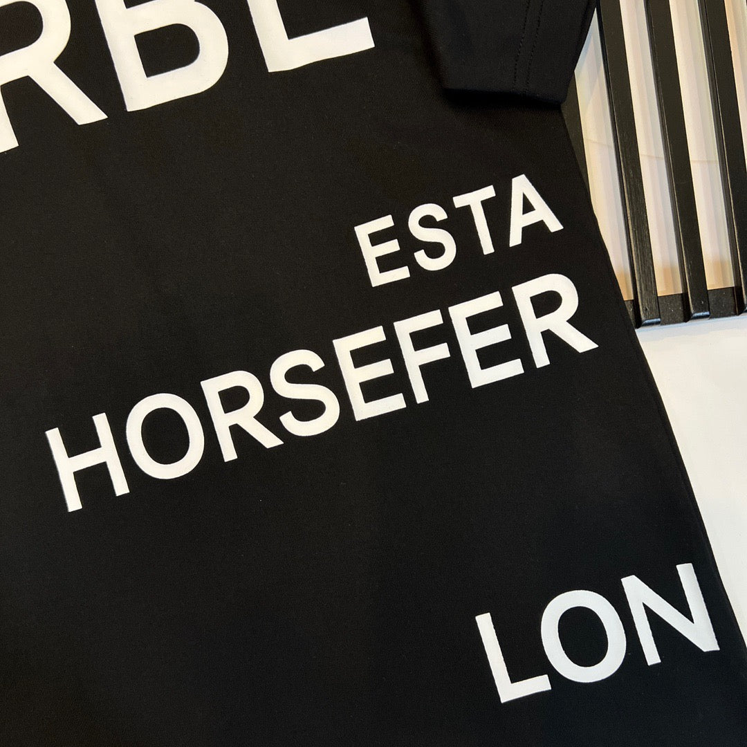 تي شيرت أبيض وأسود