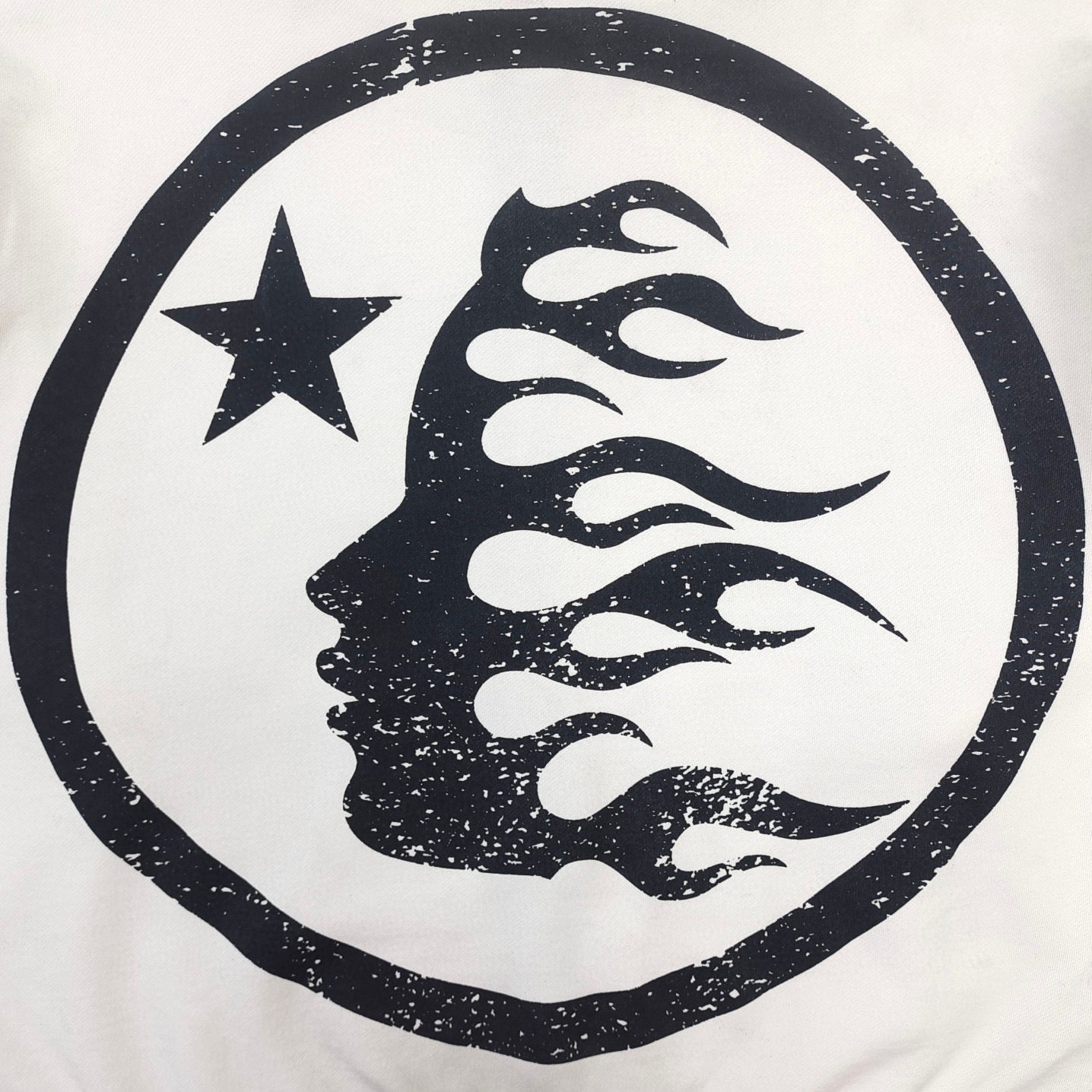 Sudadera con capucha blanca