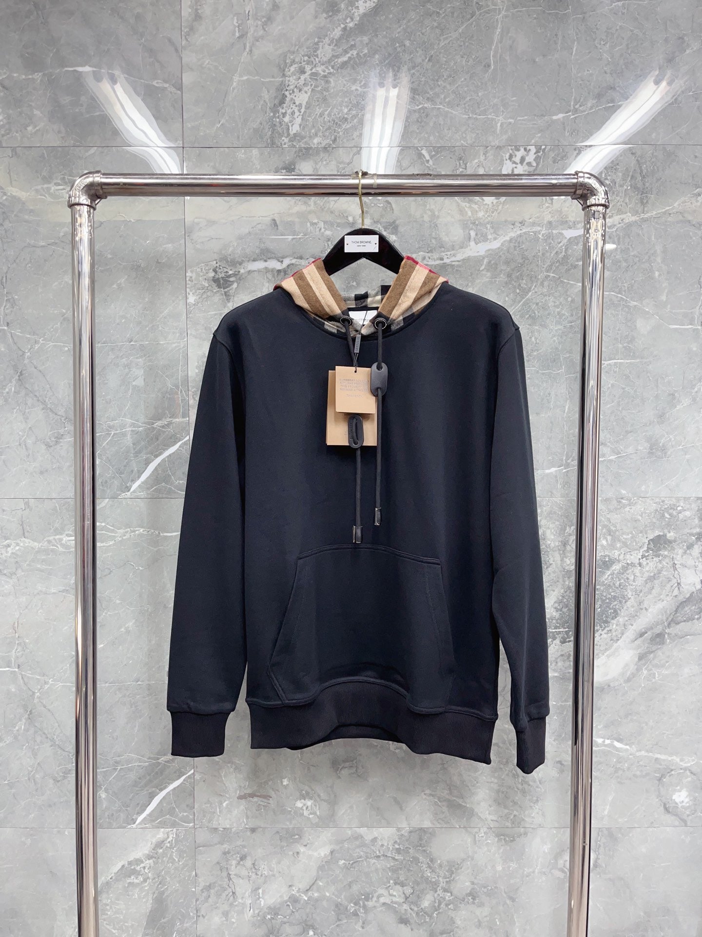 هودي أسود، أزرق غامق، رمادي وكاكي