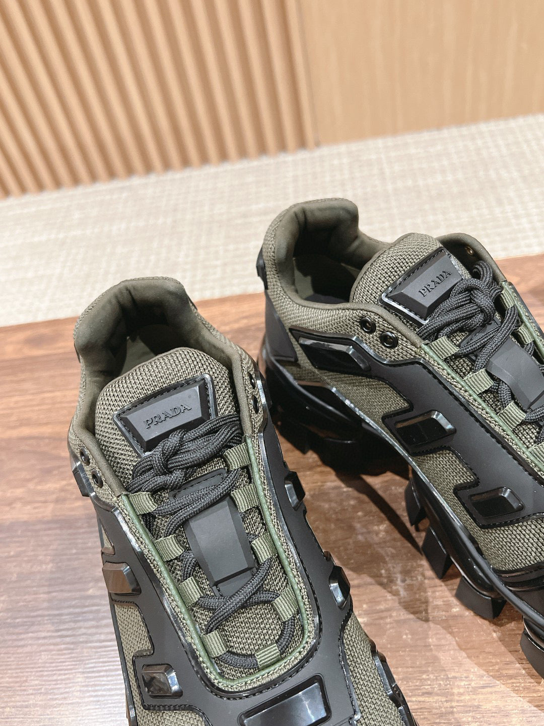 Weiß-Grüne Schuhe