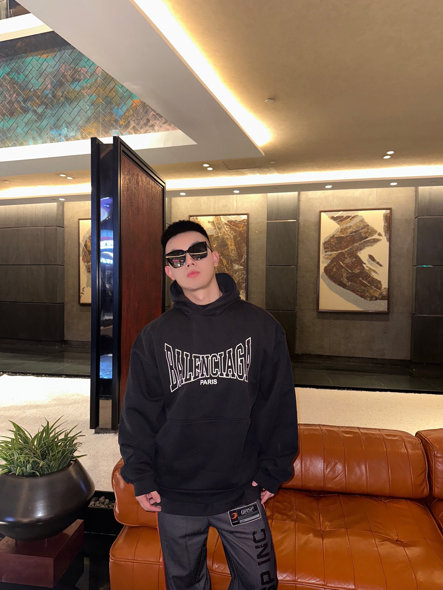 Schwarzer Hoodie