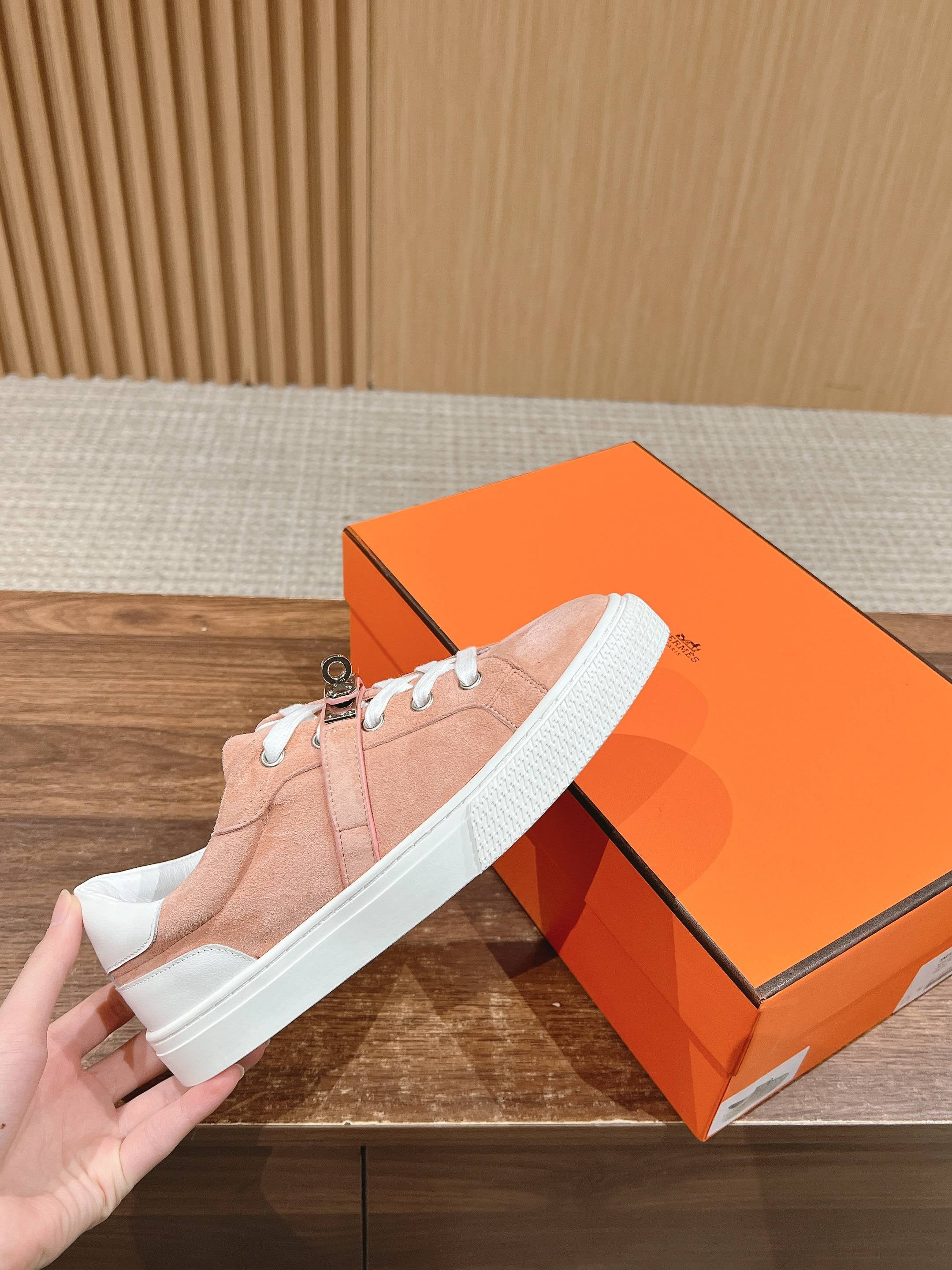 Mehrfarbige Schuhe