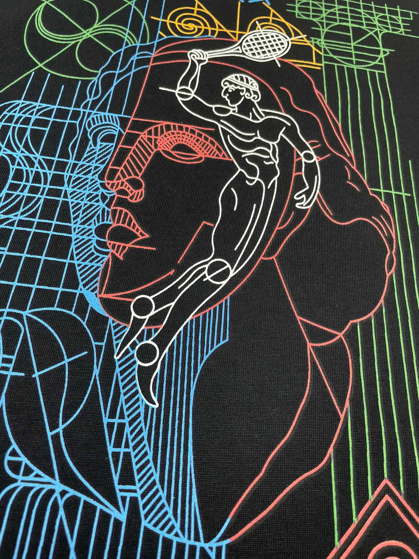 Schwarz-weißes T-Shirt