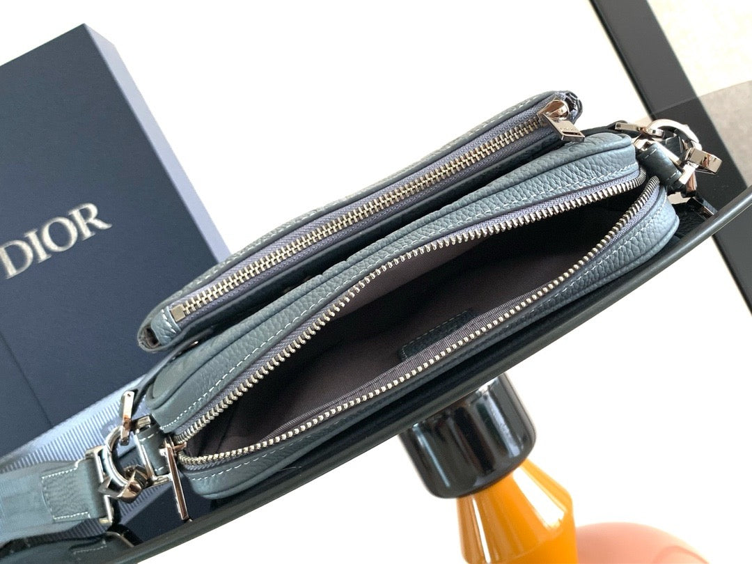 Graublaue und schwarze Tasche