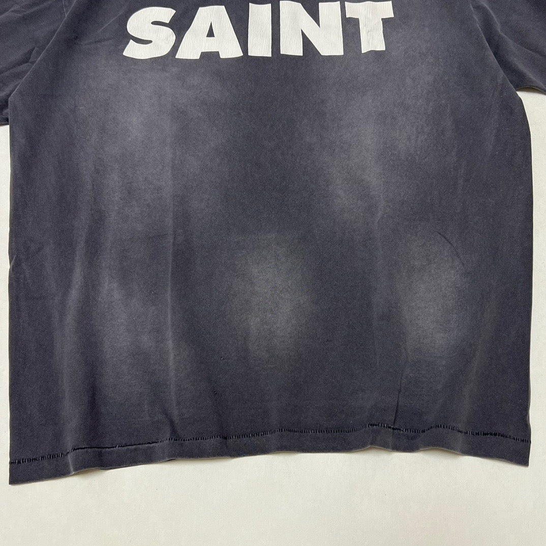 Dunkelschwarzes T-Shirt
