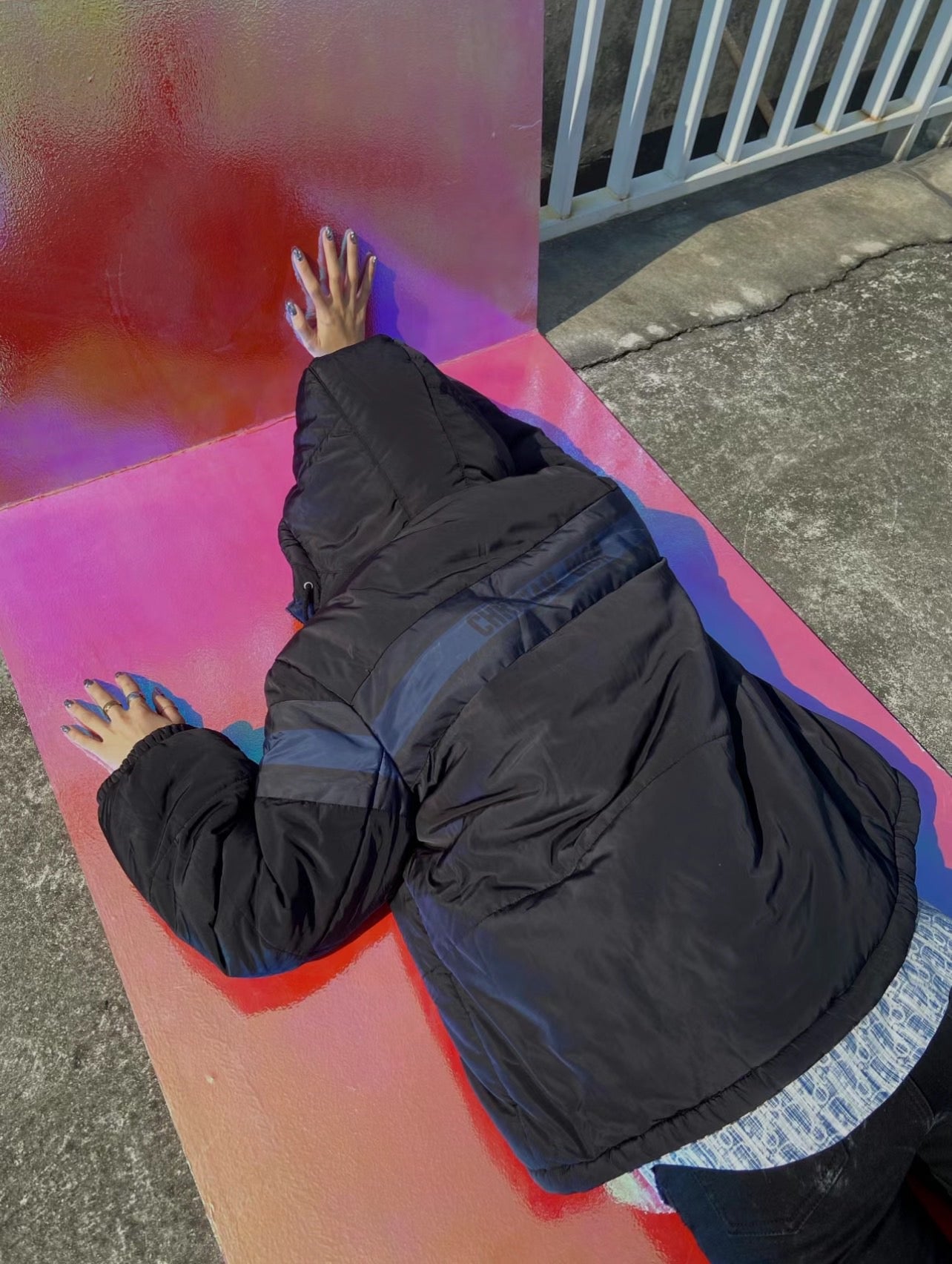 Chaqueta blanca y negra