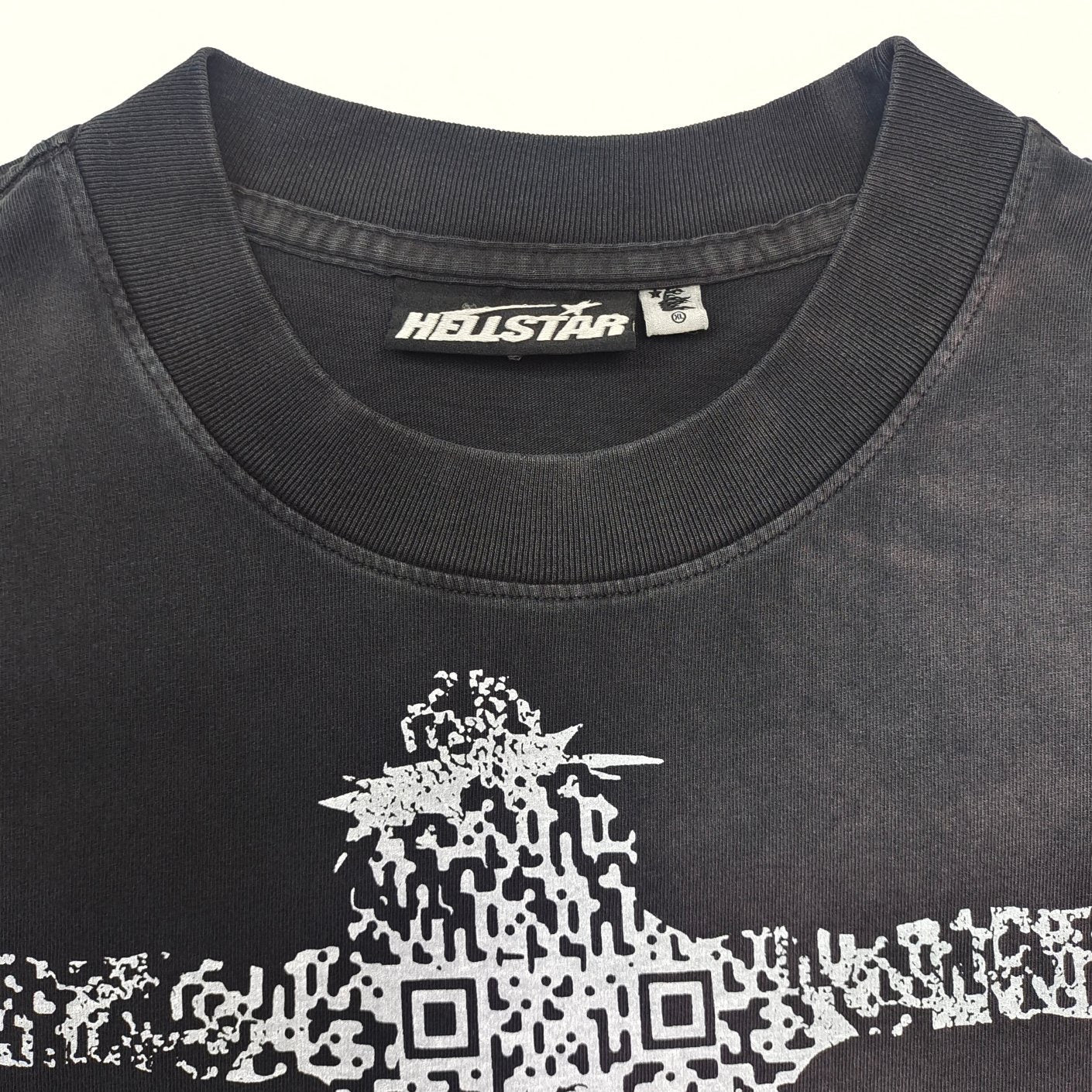 سويت شيرت أسود غامق