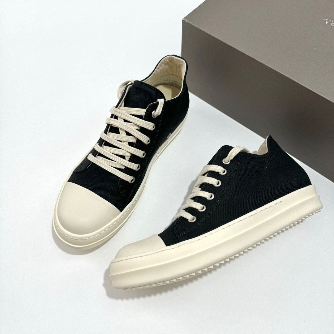 Schwarz-weiße Schuhe