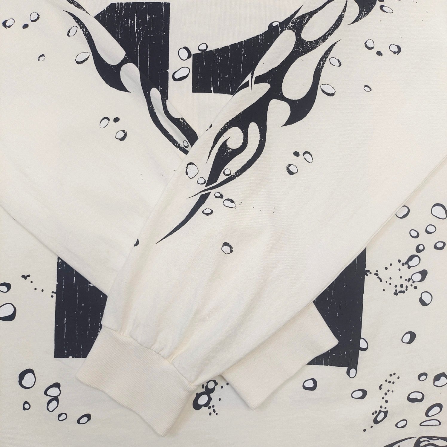 Weiß-schwarzes Trikot
