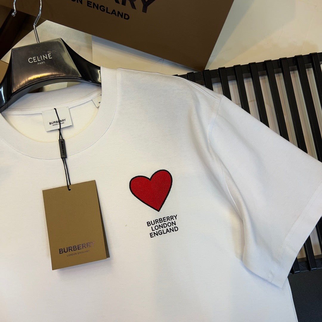 Schwarz-weißes T-Shirt