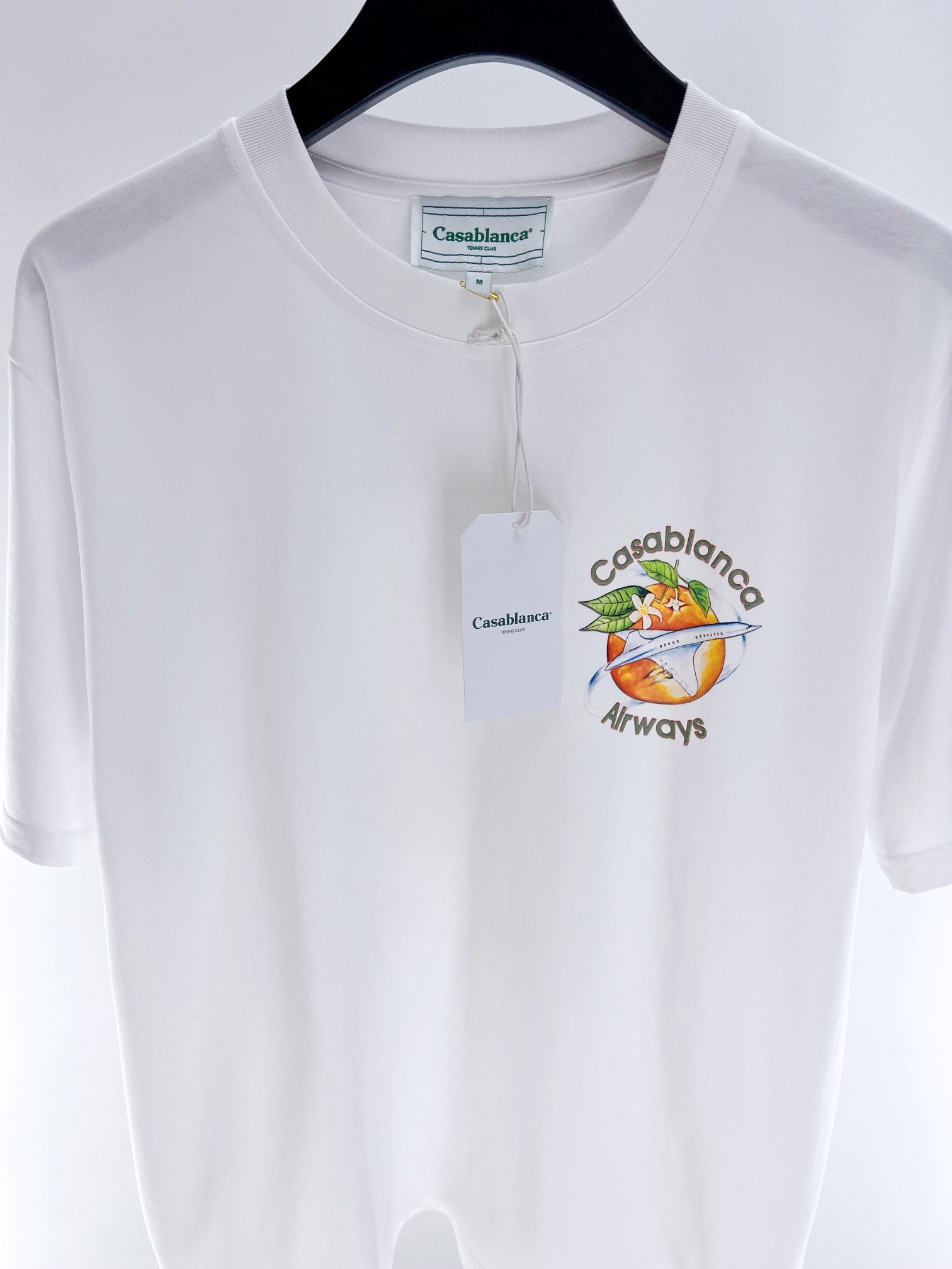 Schwarz-weißes T-Shirt