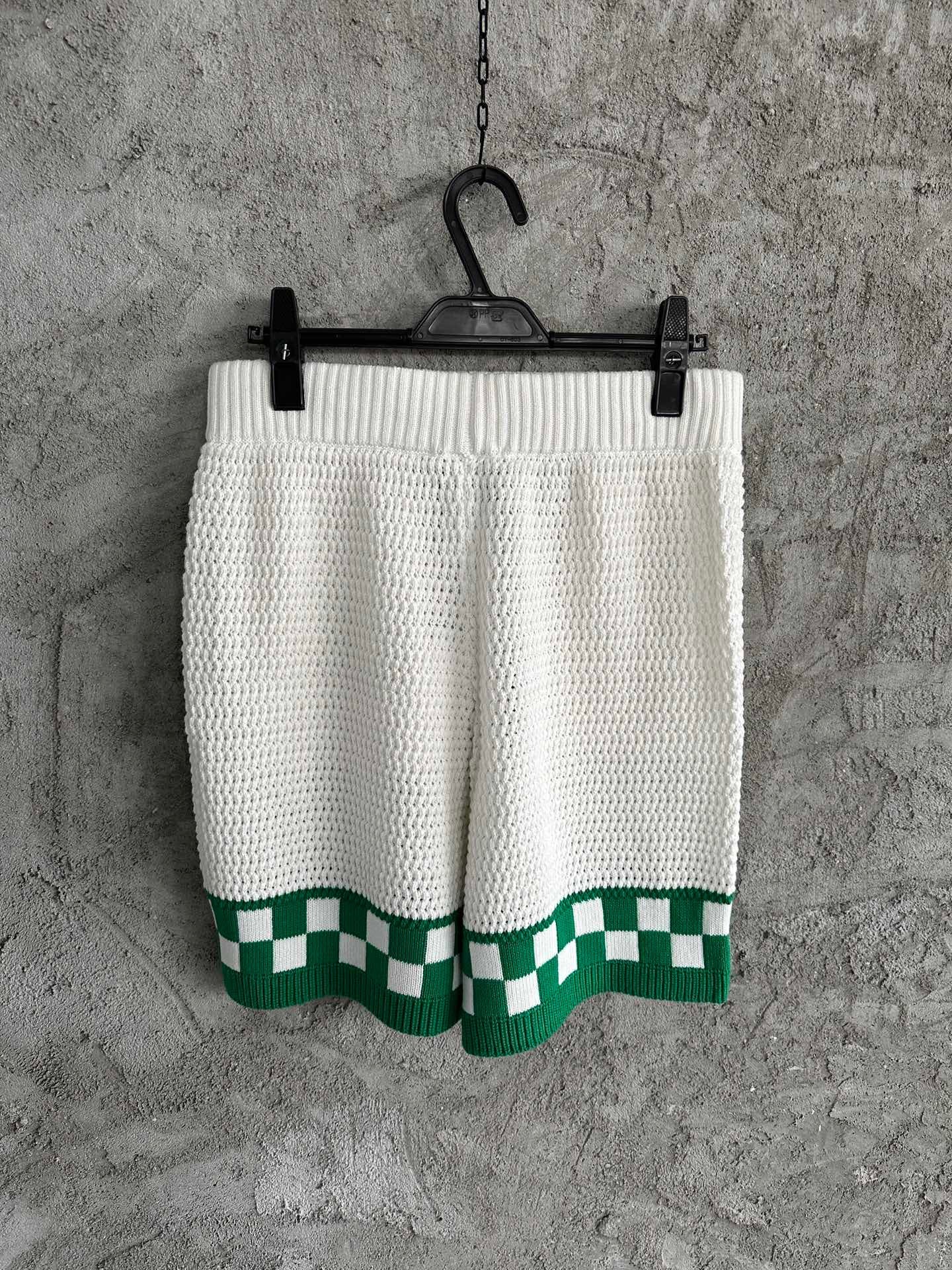 Weiß grün Short