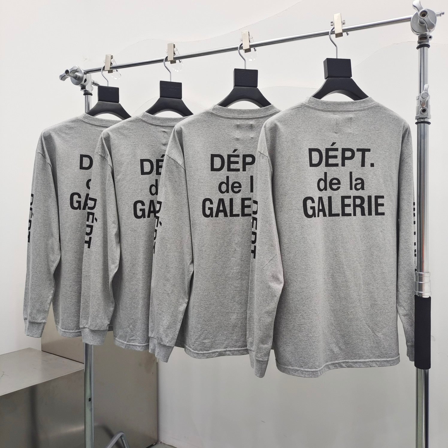 Graues Sweatshirt