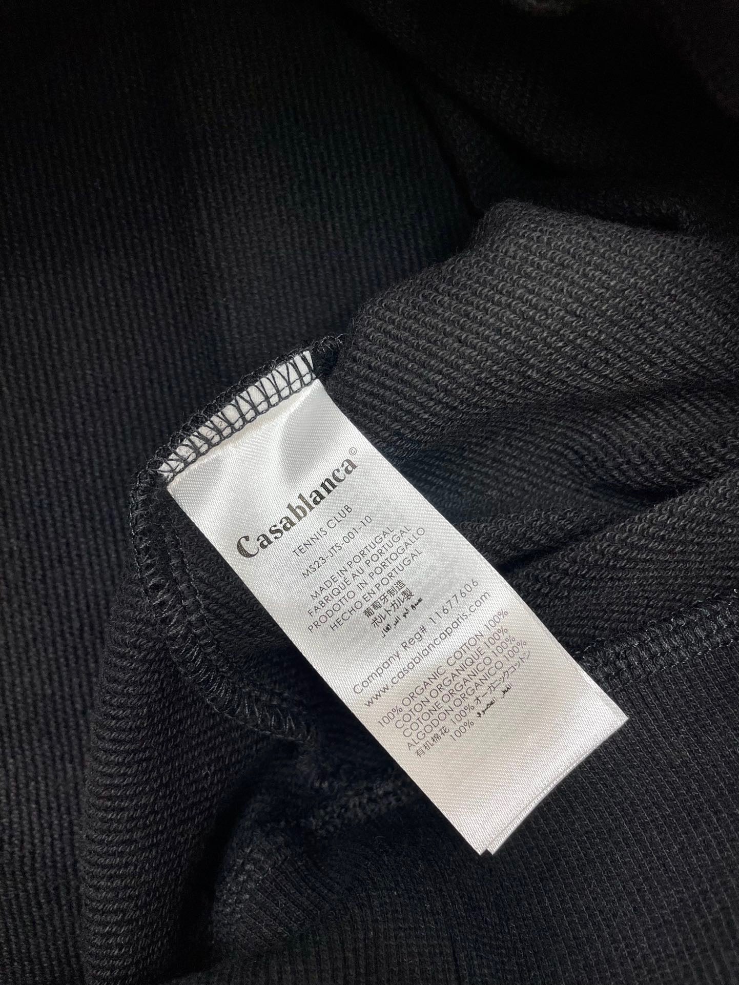 Schwarzes und himmelblaues Sweatshirt