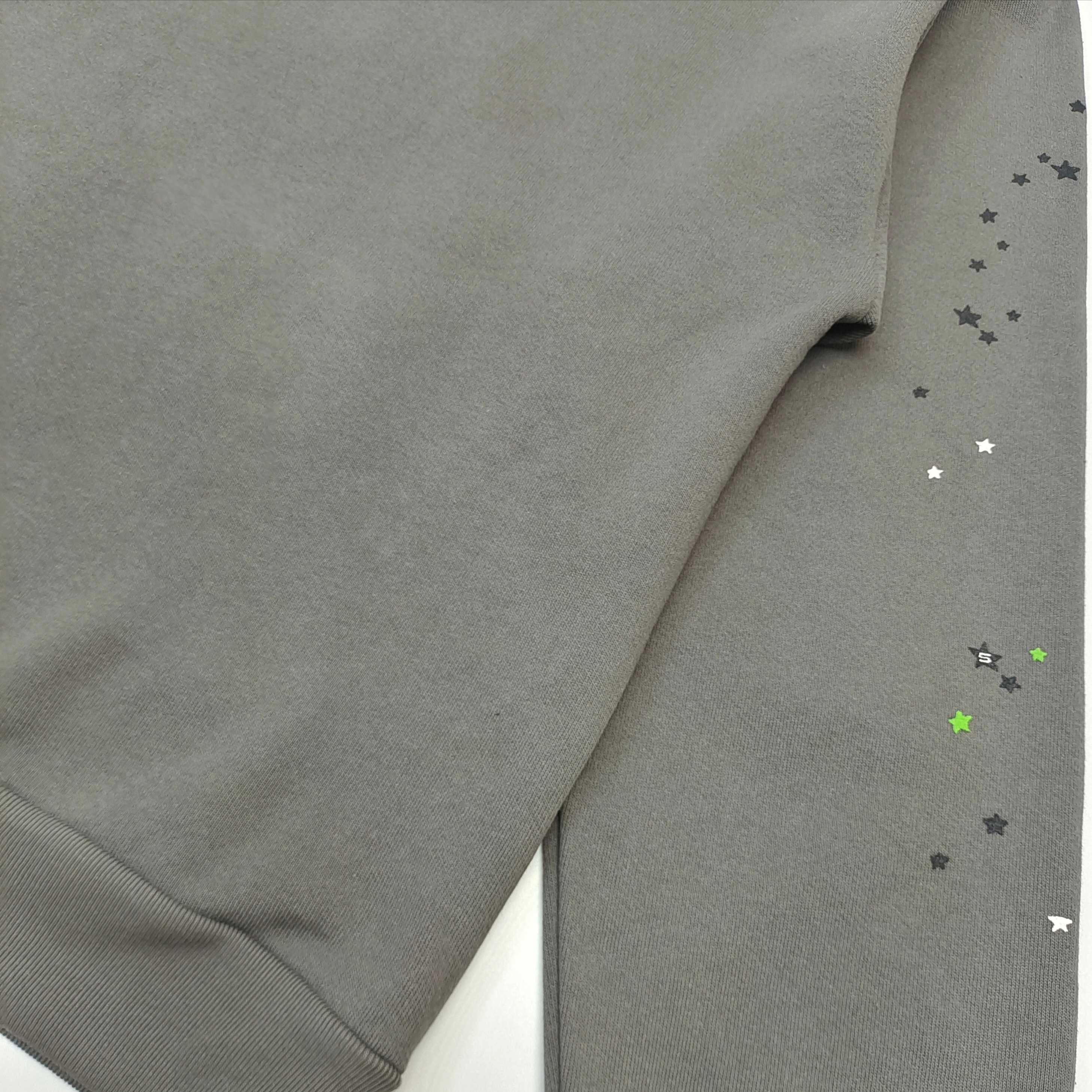 Grauer Hoodie
