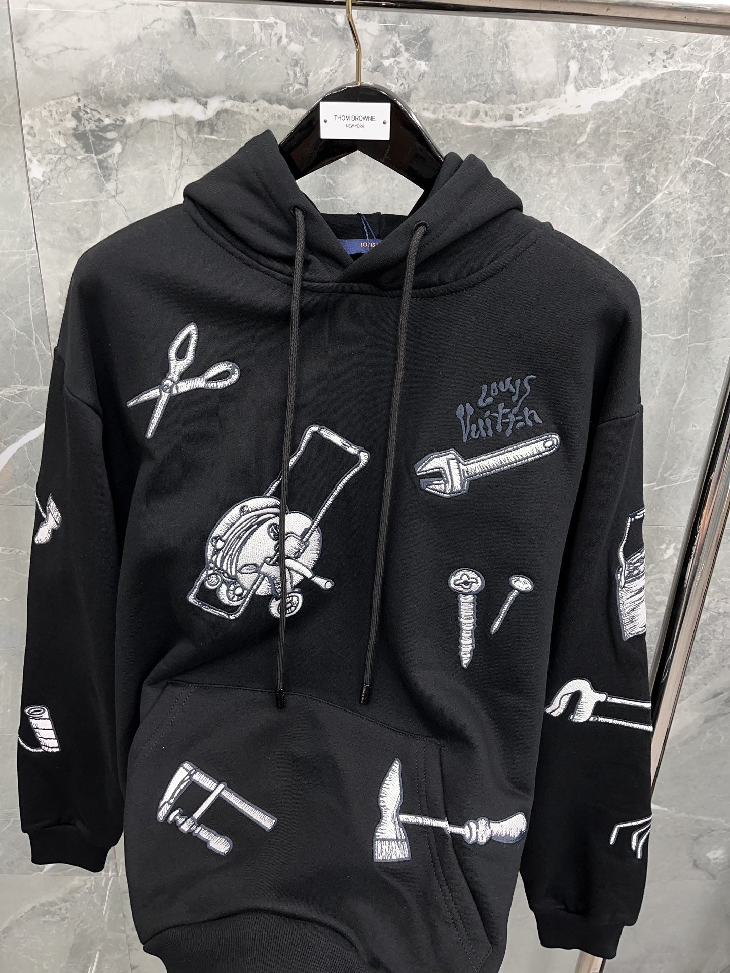 Schwarzer Hoodie