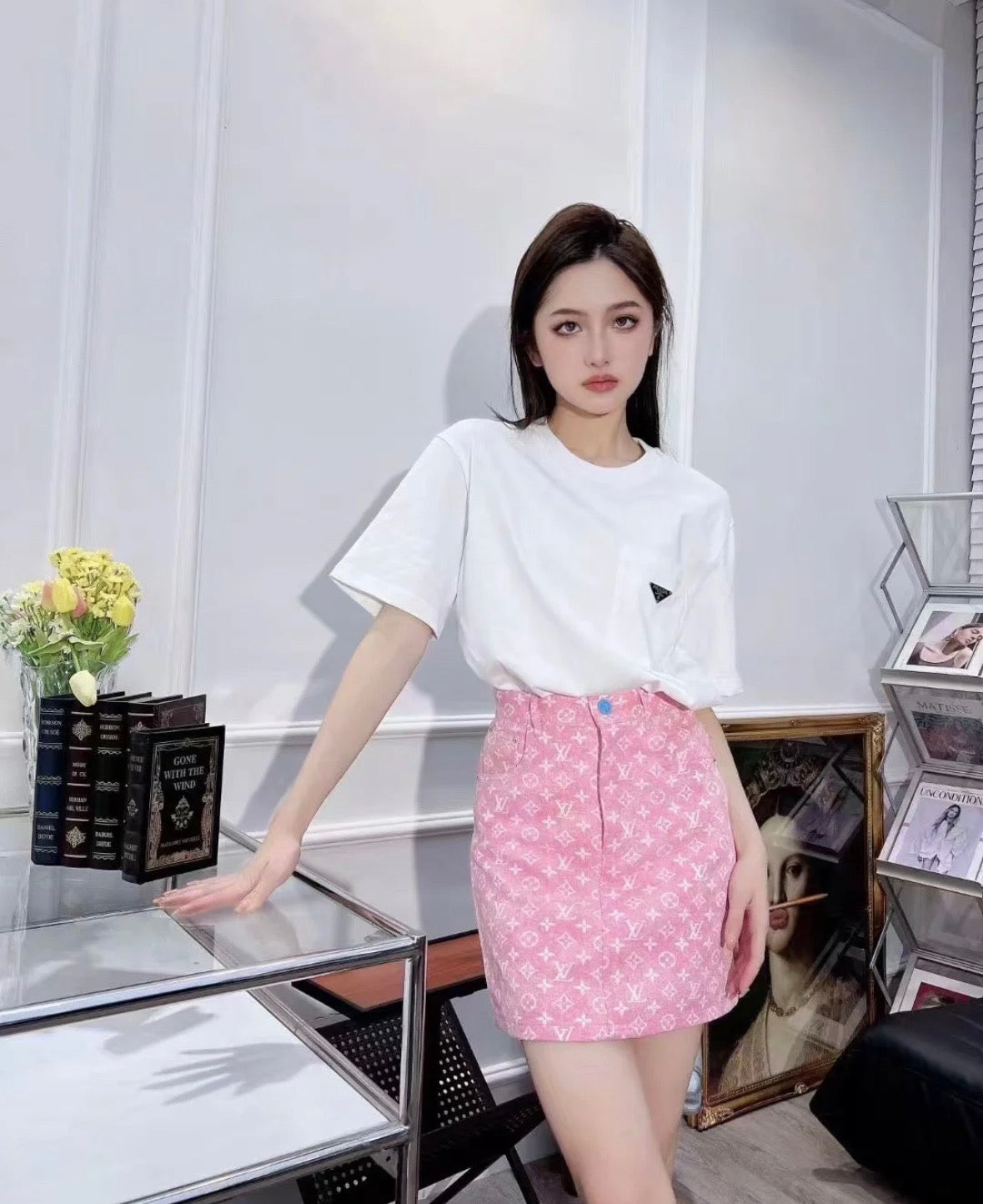 Black and White T-shirt - FashionHype.xyz