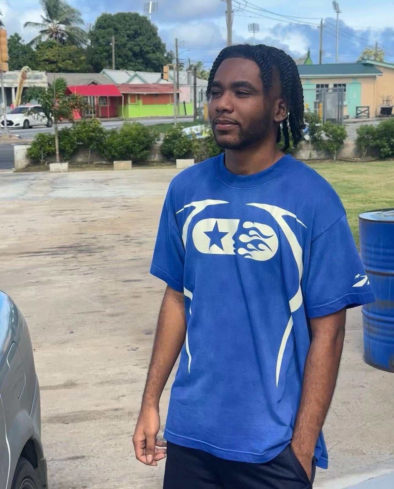 Himmelblaues T-Shirt