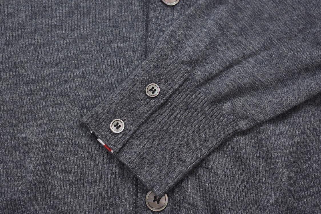 Schwarze, marineblaue, graue und dunkelgraue Jacke