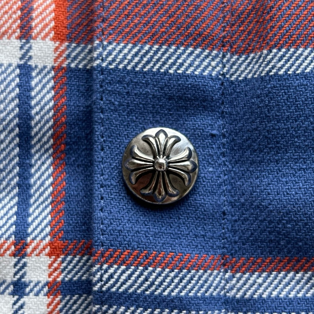 سترة حمراء وزرقاء